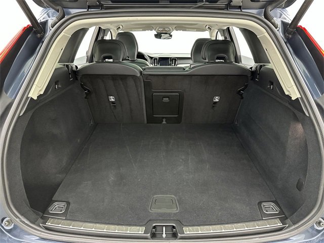 Used 2025 Volvo XC60 B5 Plus image 24