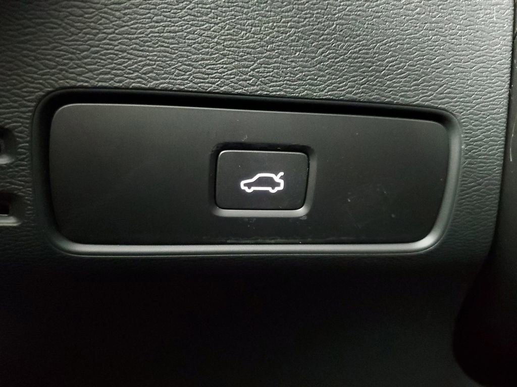 Used 2023 Volvo C40 P8 Recharge Ultimate image 36