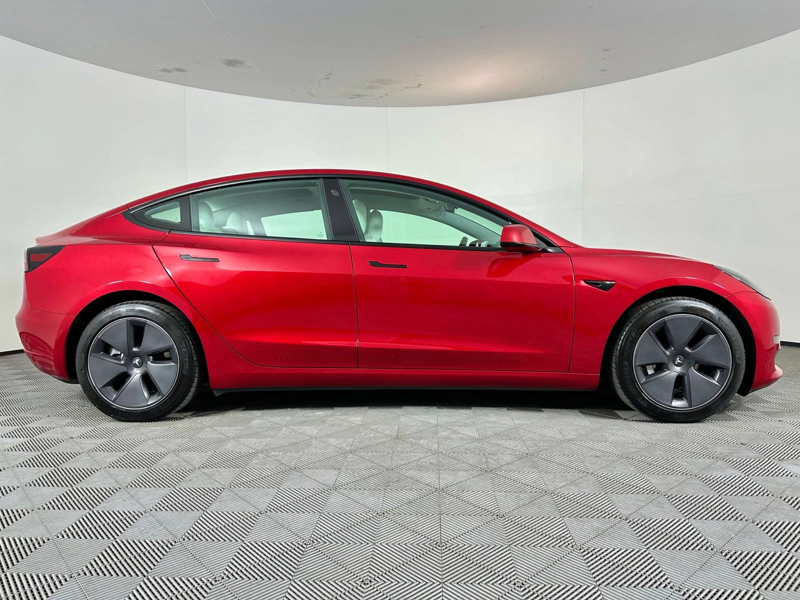 Used 2021 Tesla Model 3 Standard Range Plus RWD image 32