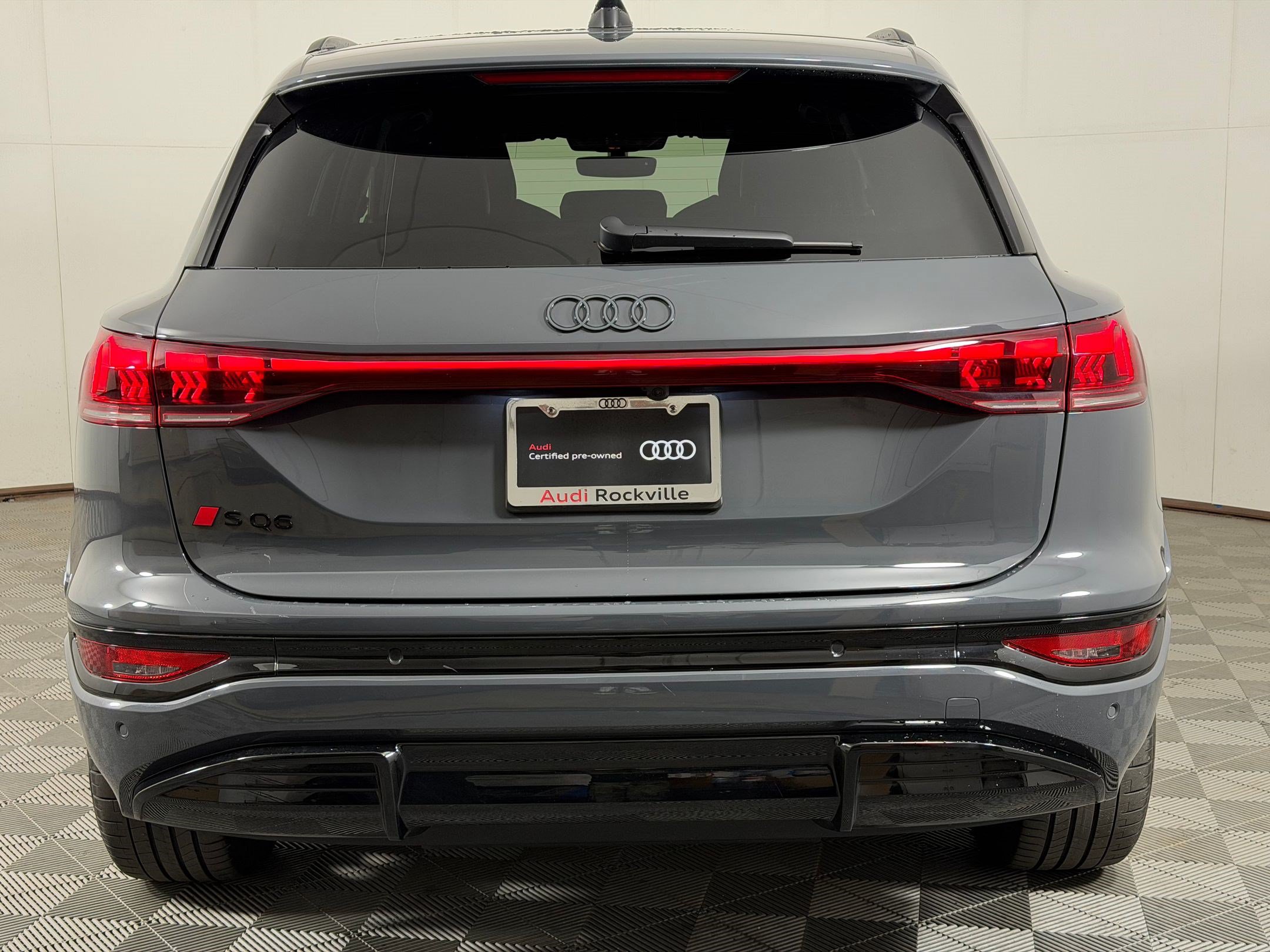 Certified 2025 Audi SQ6 e-tron Prestige w/ Black Edition One AWD/4WD image 10