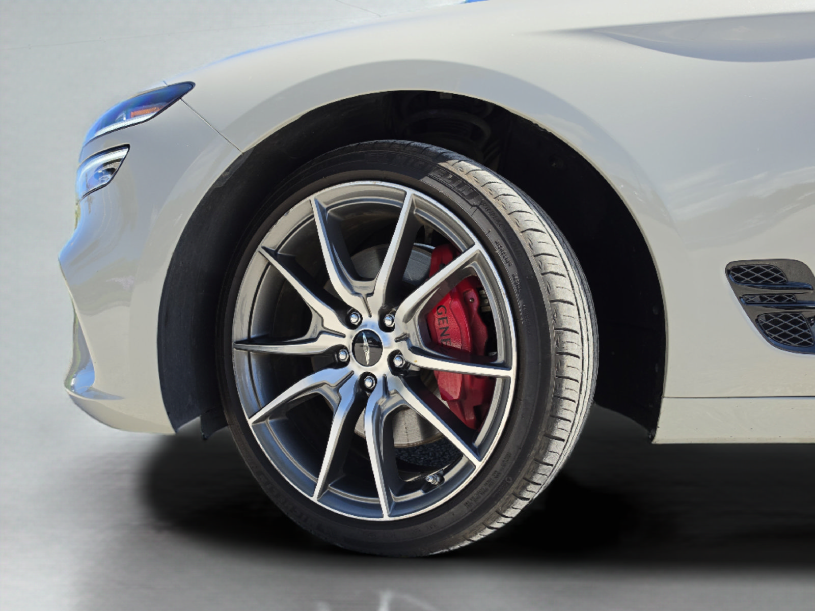 Used 2025 Genesis G70 2.5T RWD image 38