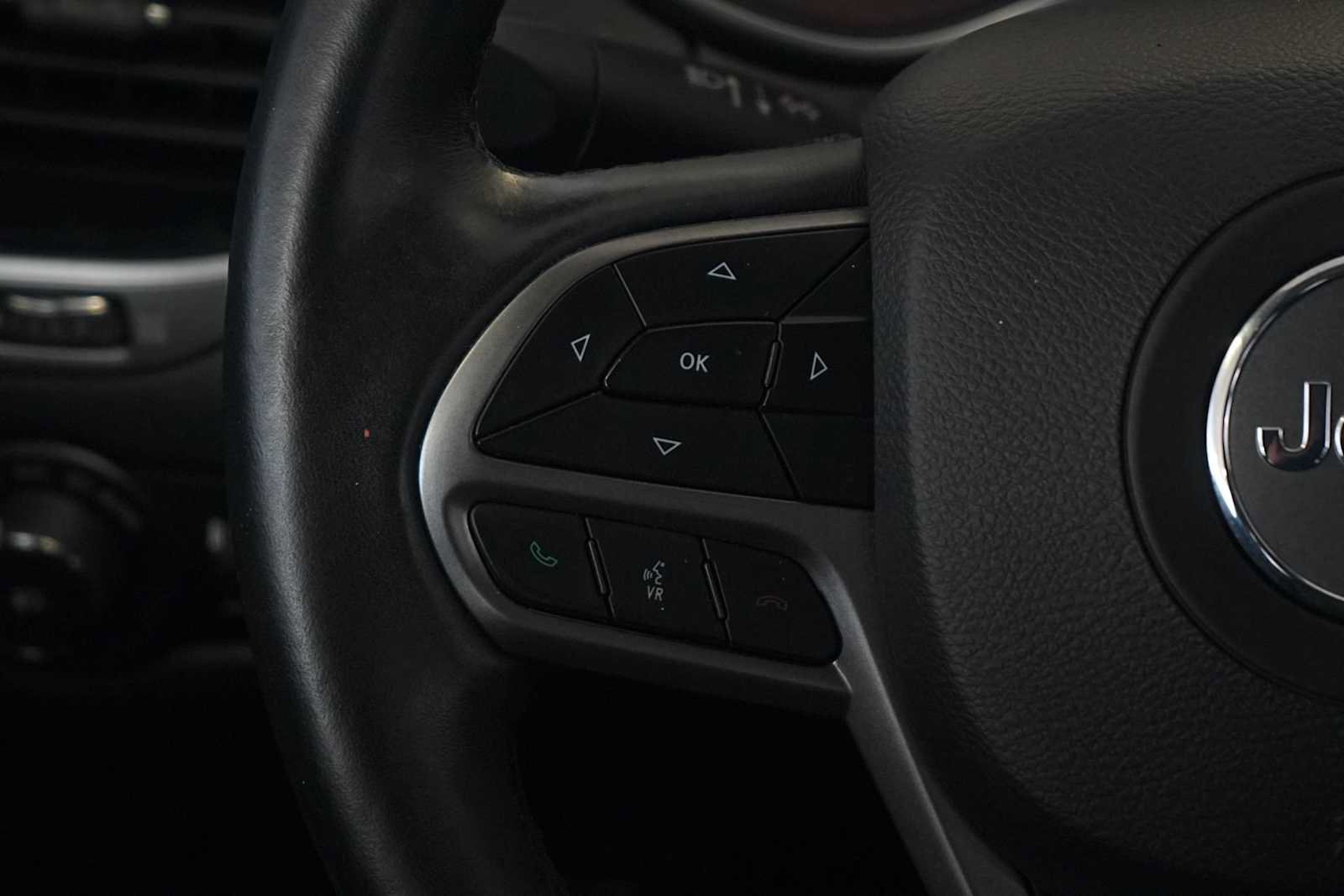 Used 2019 Jeep Cherokee Limited FWD image 17