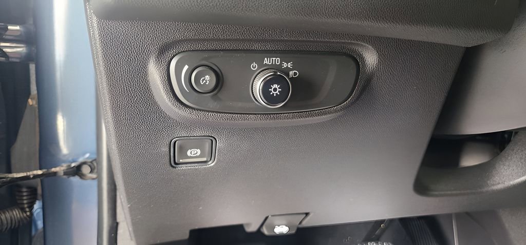 Used 2024 GMC Terrain SLE image 24