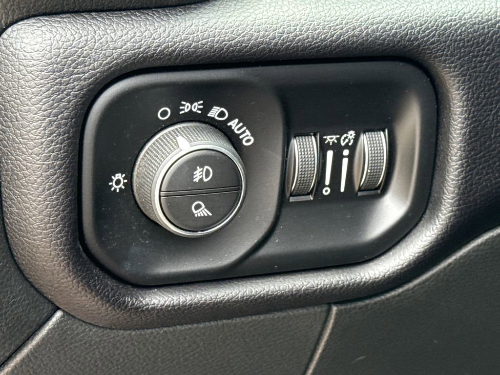 Used 2022 RAM 2500 Laramie AWD/4WD image 23