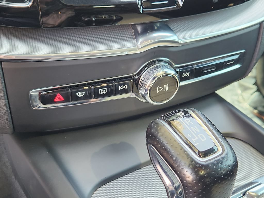 Used 2019 Volvo XC60 T6 R-Design w/ Protection Package Premier AWD/4WD image 10