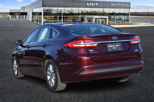 Used 2017 Ford Fusion SE w/ Fusion SE Technology Package image 5
