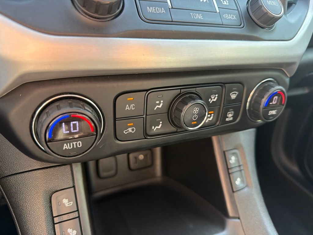 Used 2017 GMC Acadia SLT w/ LPO, Cargo Package FWD image 33