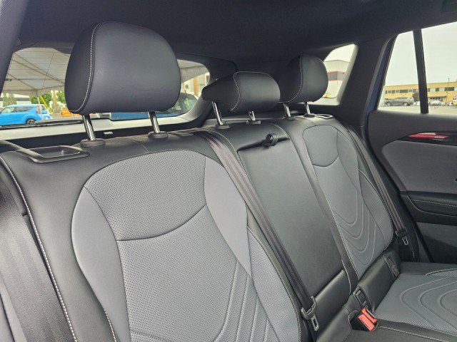 Used 2025 Volkswagen Tiguan SE R-Line AWD/4WD image 14