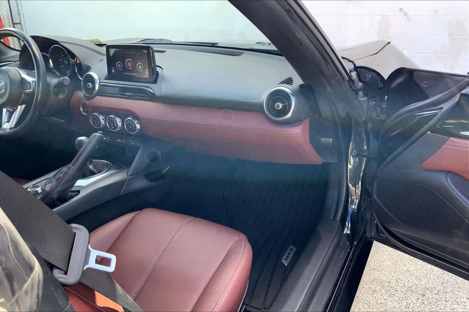 Used 2019 MAZDA MX-5 Miata RF Grand Touring w/ GT-S Package RWD image 22