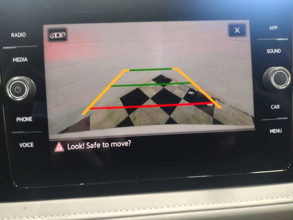 New 2025 Volkswagen Taos SE image 8