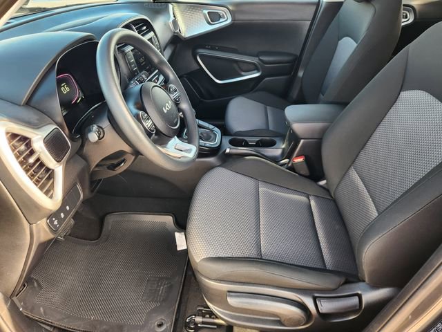 Used 2025 Kia Soul LX w/ LX Technology Package FWD image 13