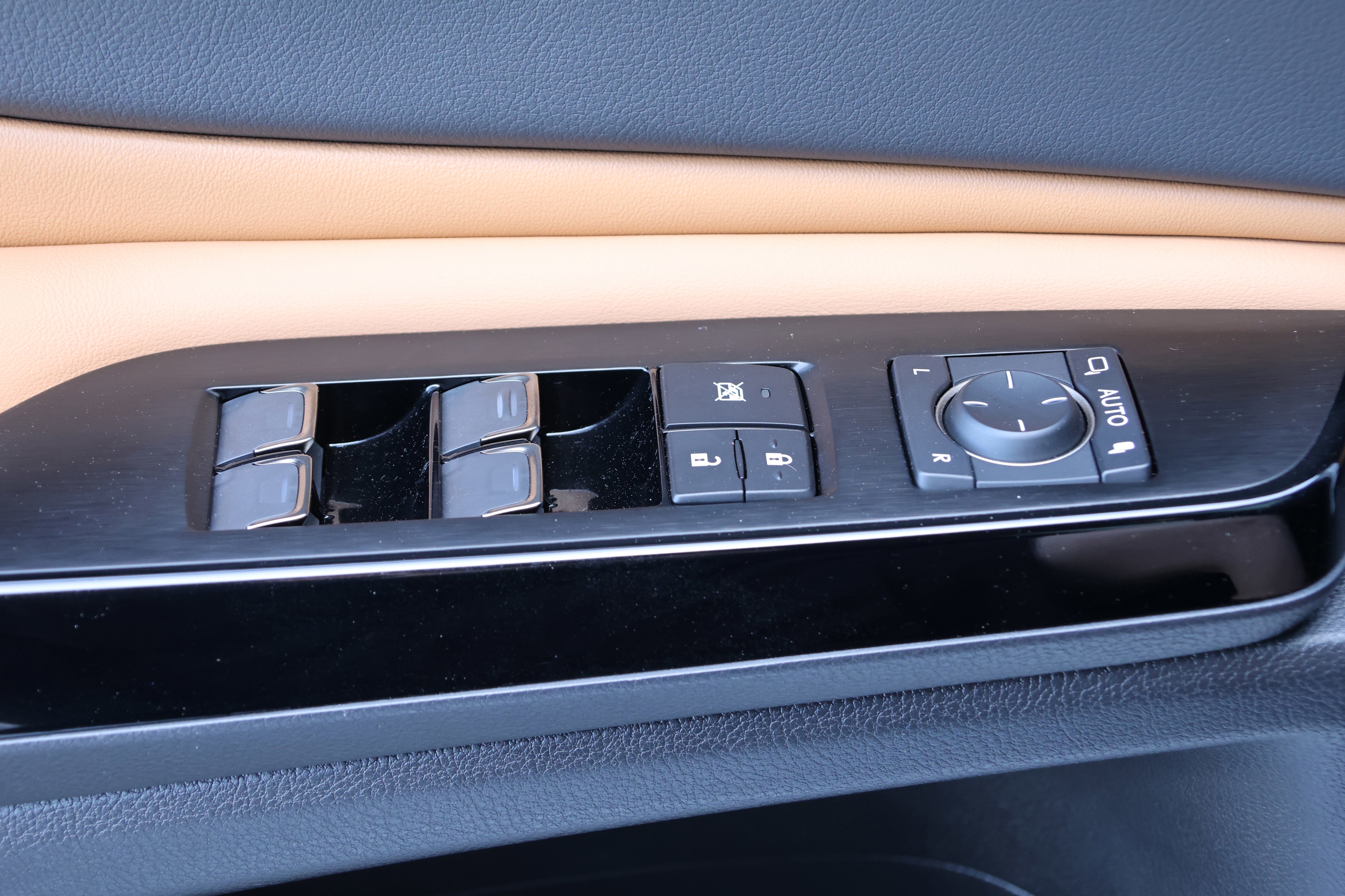 Certified 2025 Lexus ES 350 w/ Premium Package image 14