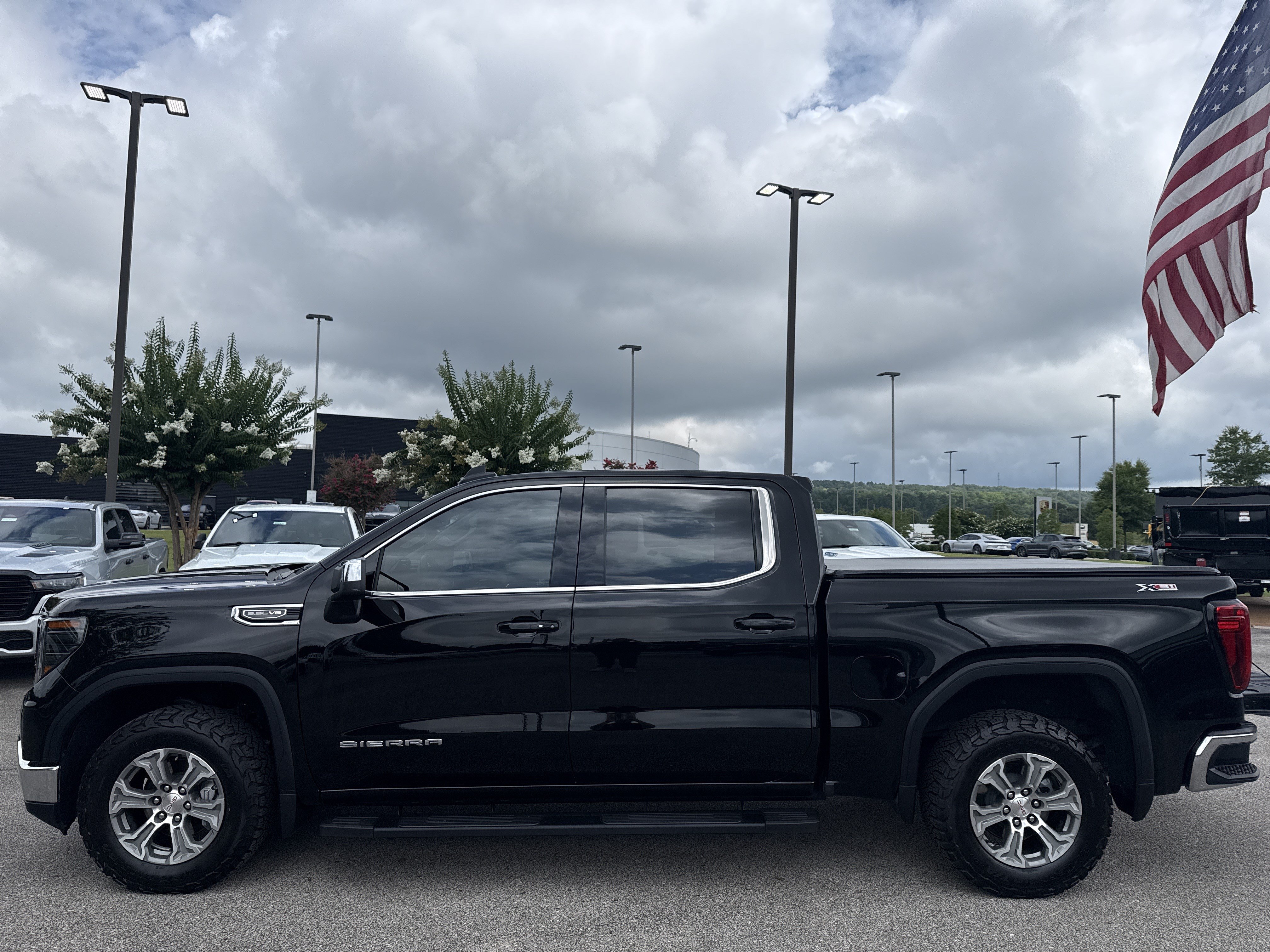 Used 2024 GMC Sierra 1500 SLE w/ X31 Off-Road Package AWD/4WD image 4