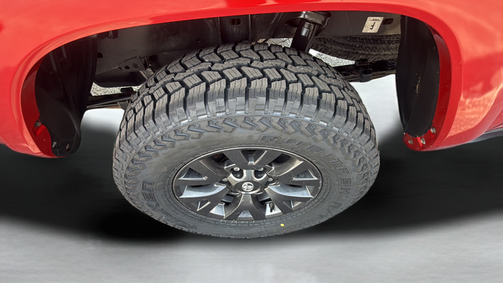 Used 2021 Toyota Tacoma SR5 AWD/4WD image 31