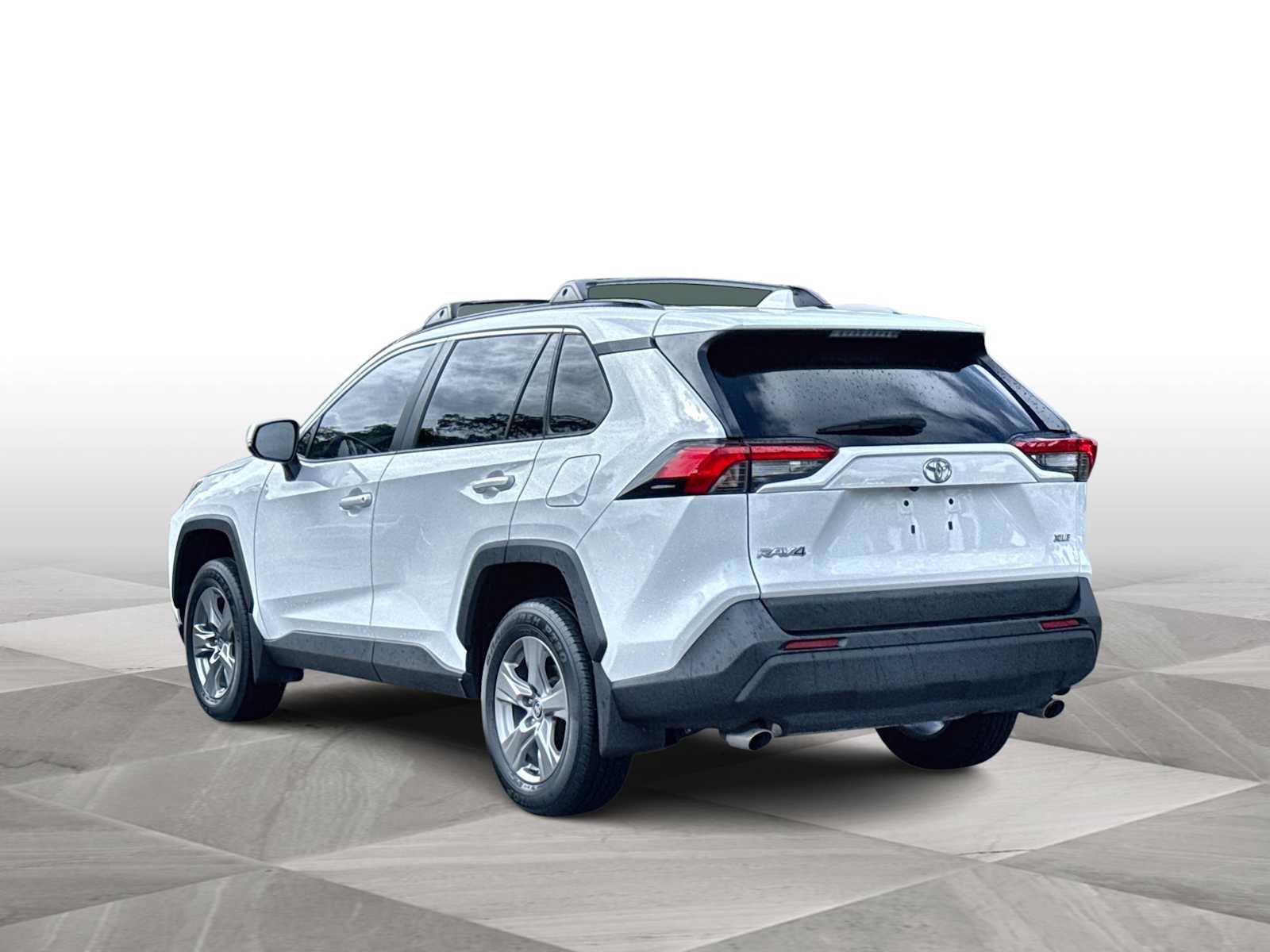Used 2024 Toyota RAV4 XLE w/ Convenience Package FWD image 6