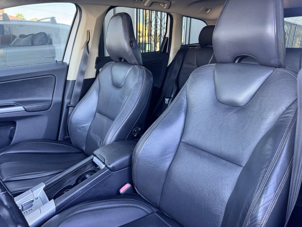 Used 2010 Volvo XC60 T6 AWD/4WD image 37