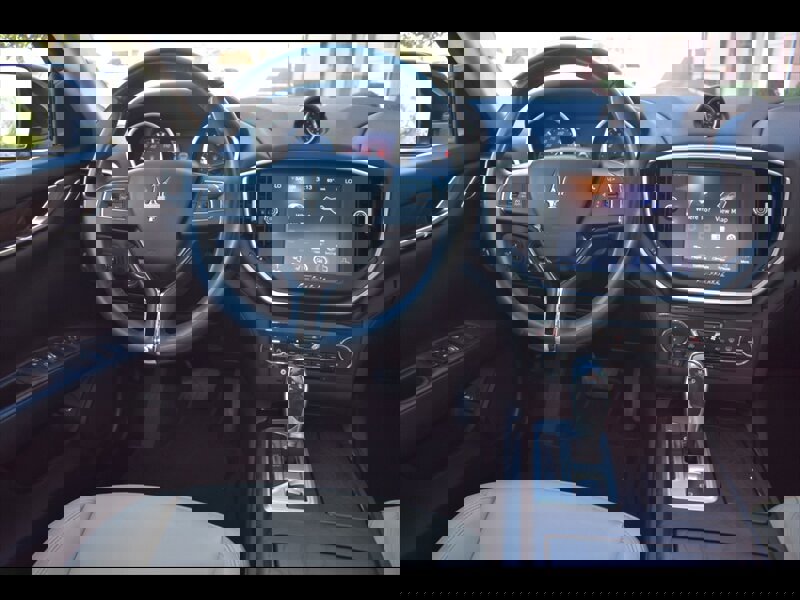 Used 2015 Maserati Ghibli image 30