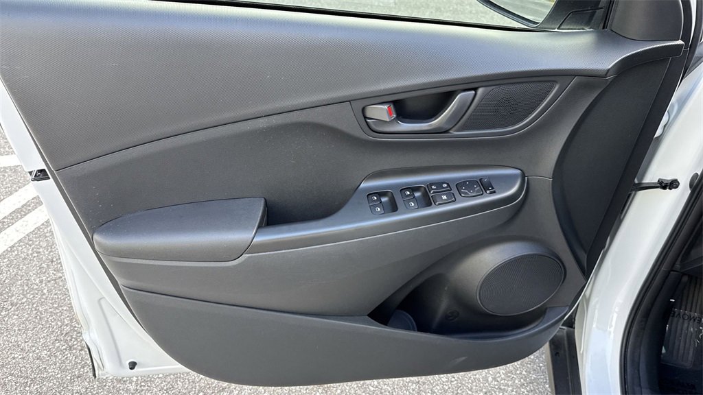 Used 2022 Hyundai Kona SEL image 39