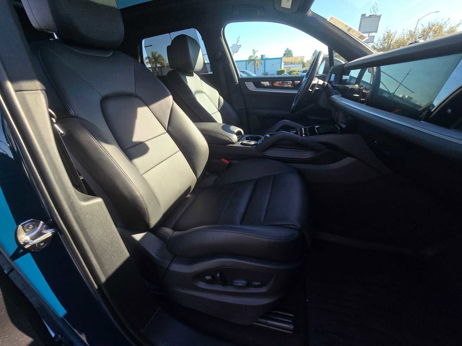 Used 2024 Porsche Cayenne image 11