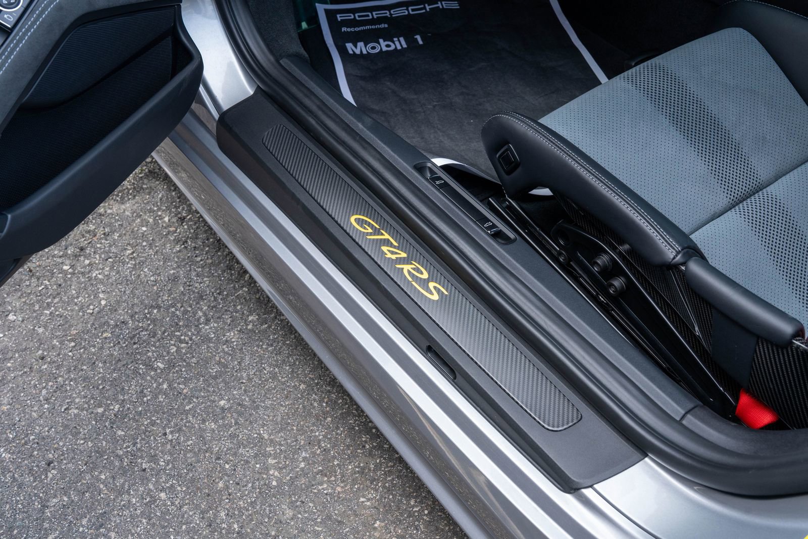 Certified 2025 Porsche 718 Cayman GT4 RS image 25