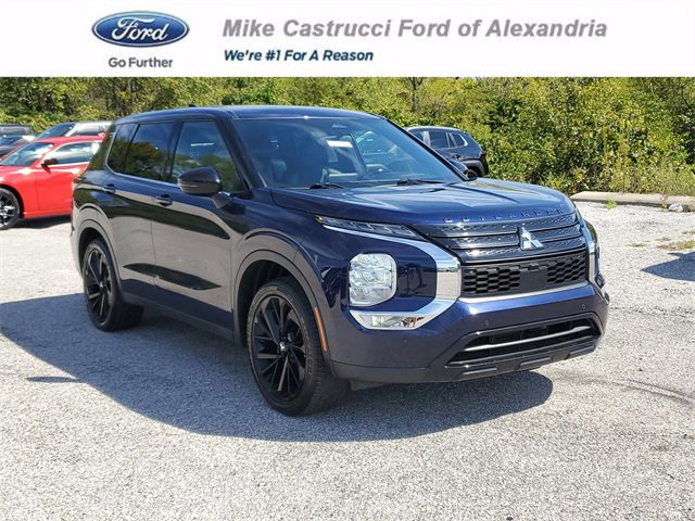 Used 2022 Mitsubishi Outlander SE image 1