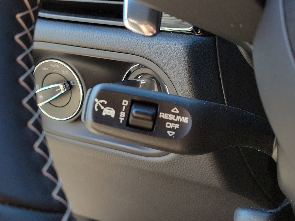 Certified 2025 Porsche Macan Turbo image 37