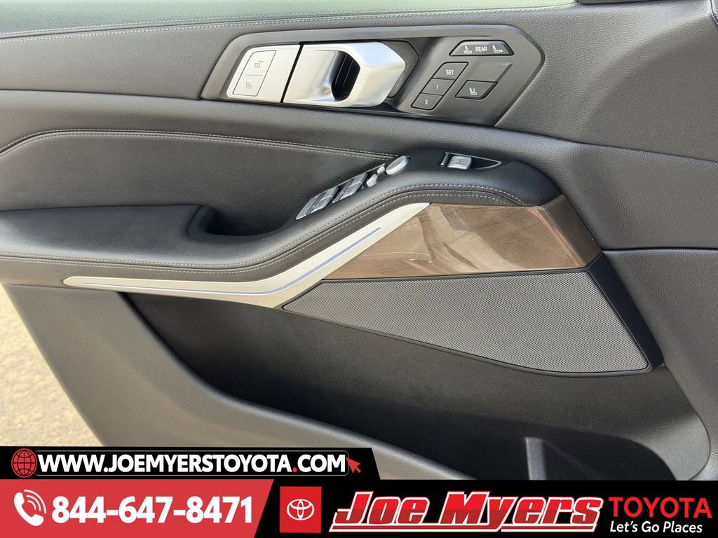 Used 2020 BMW X7 xDrive40i w/ Cold Weather Package image 27