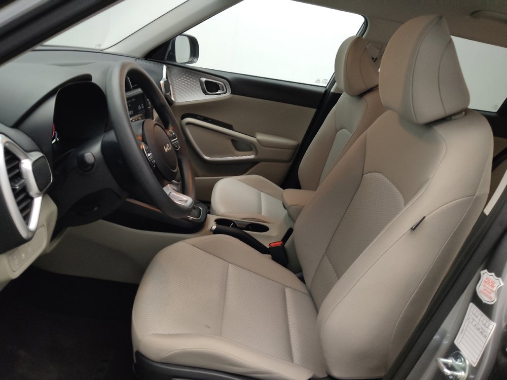 Used 2025 Kia Soul LX image 17