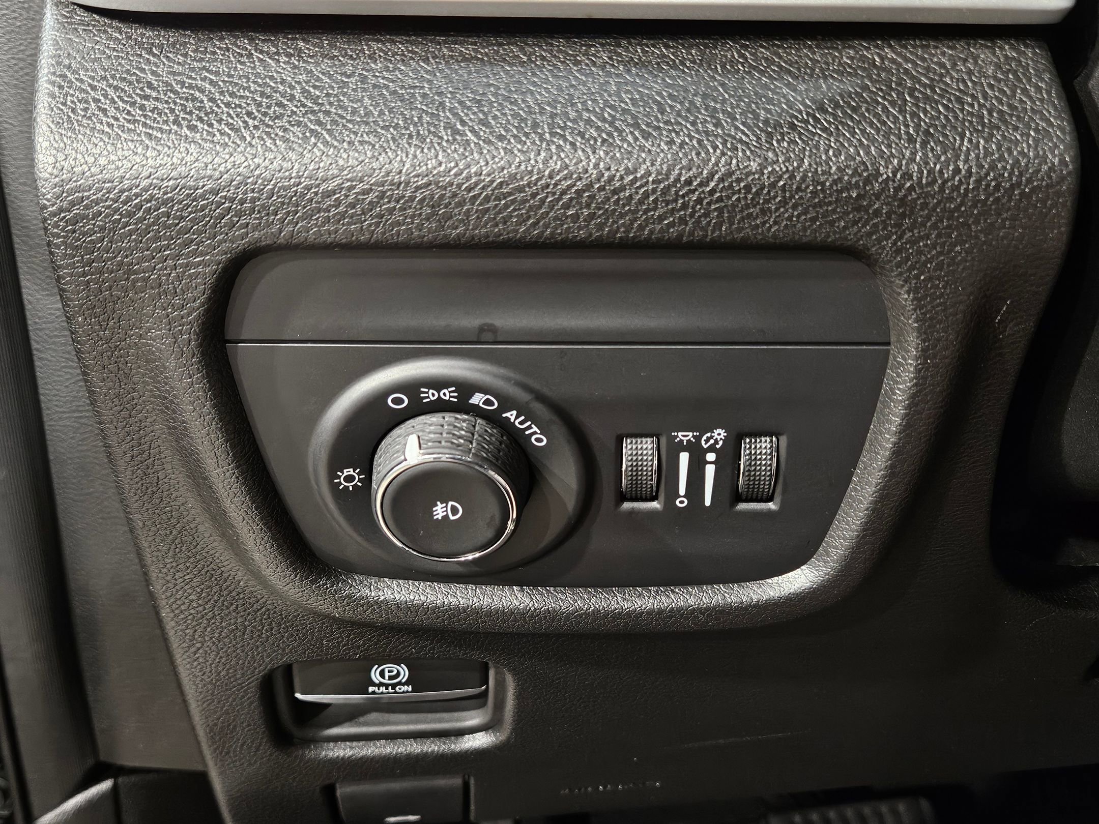 Used 2024 Jeep Grand Cherokee Limited image 25