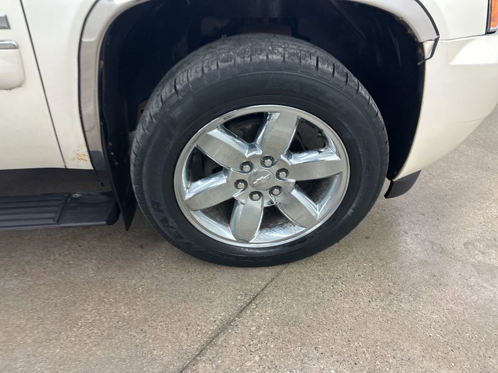 Used 2008 Chevrolet Tahoe LTZ w/ LTZ Preferred Equipment Group image 14