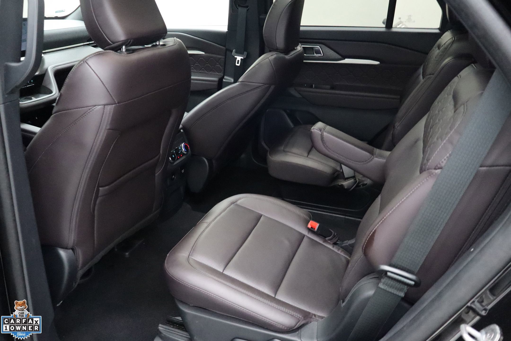 Certified 2025 Ford Explorer Platinum w/ LUX Leather Package image 26