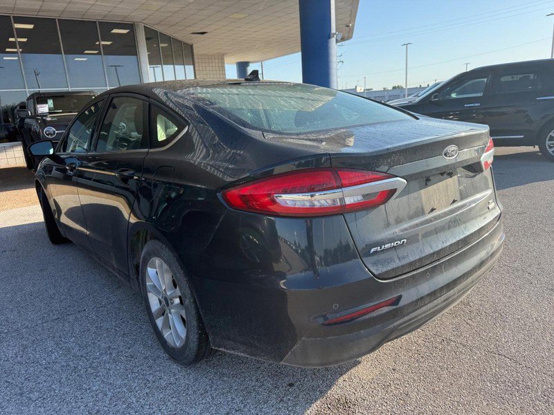 Used 2020 Ford Fusion SE FWD image 3