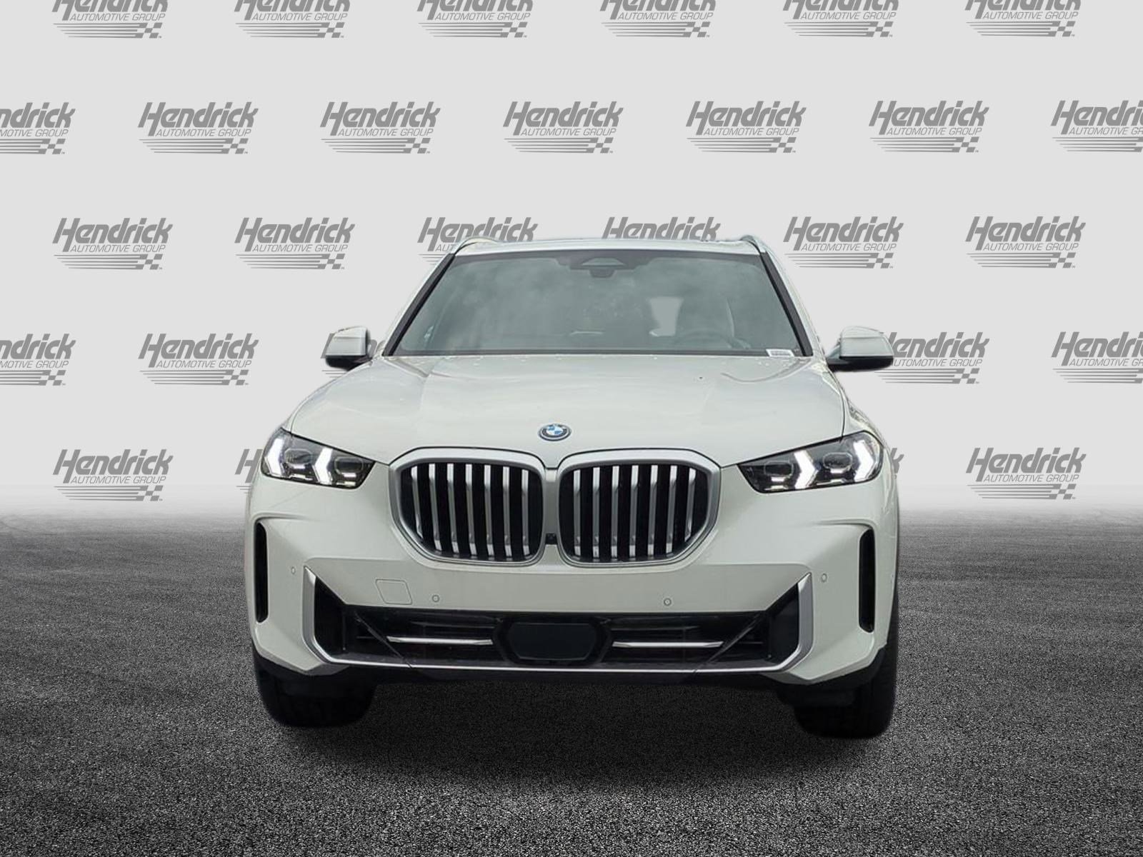 Used 2025 BMW X5 xDrive50e w/ Premium Package image 3
