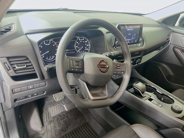 Used 2025 Nissan Rogue SV AWD/4WD image 10