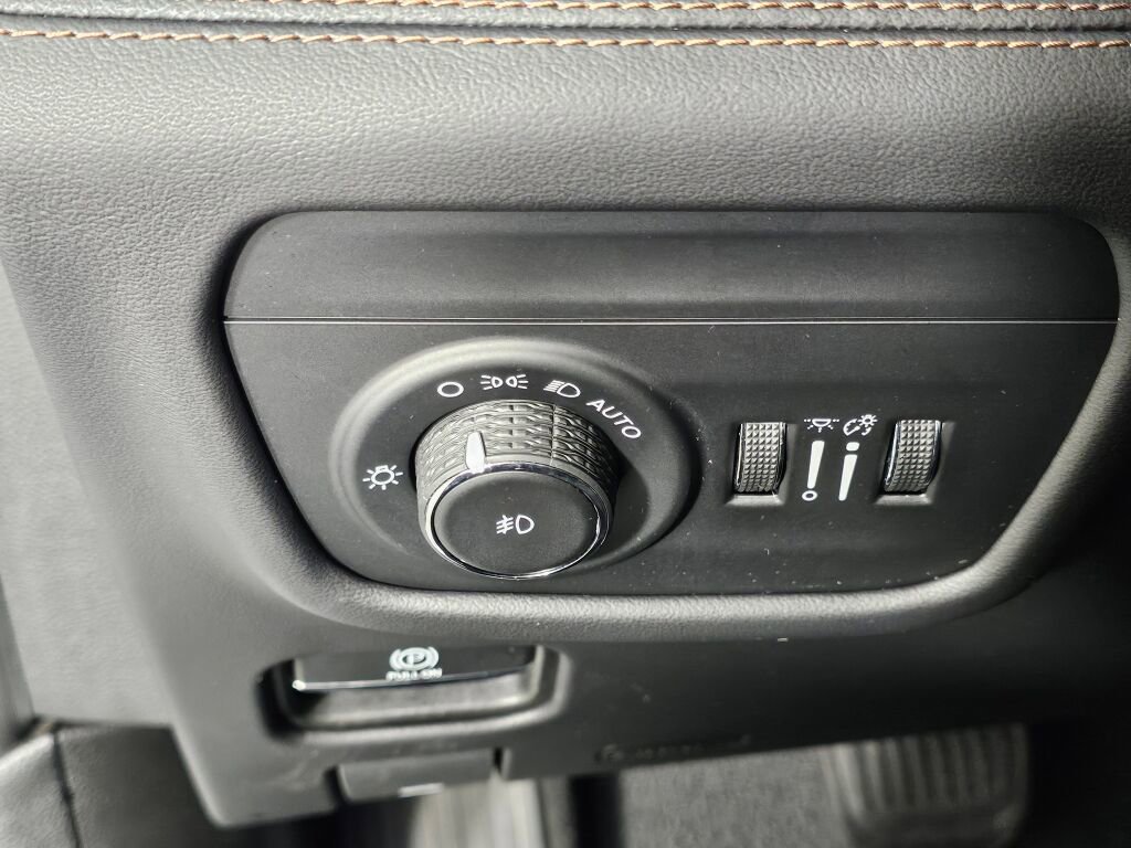 Used 2023 Jeep Grand Cherokee Summit image 23