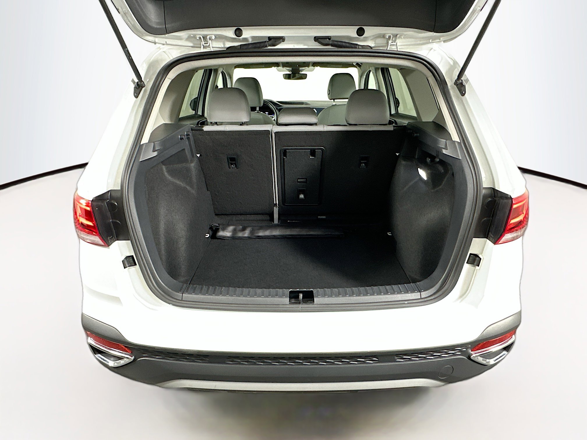 Used 2024 Volkswagen Taos SE image 29