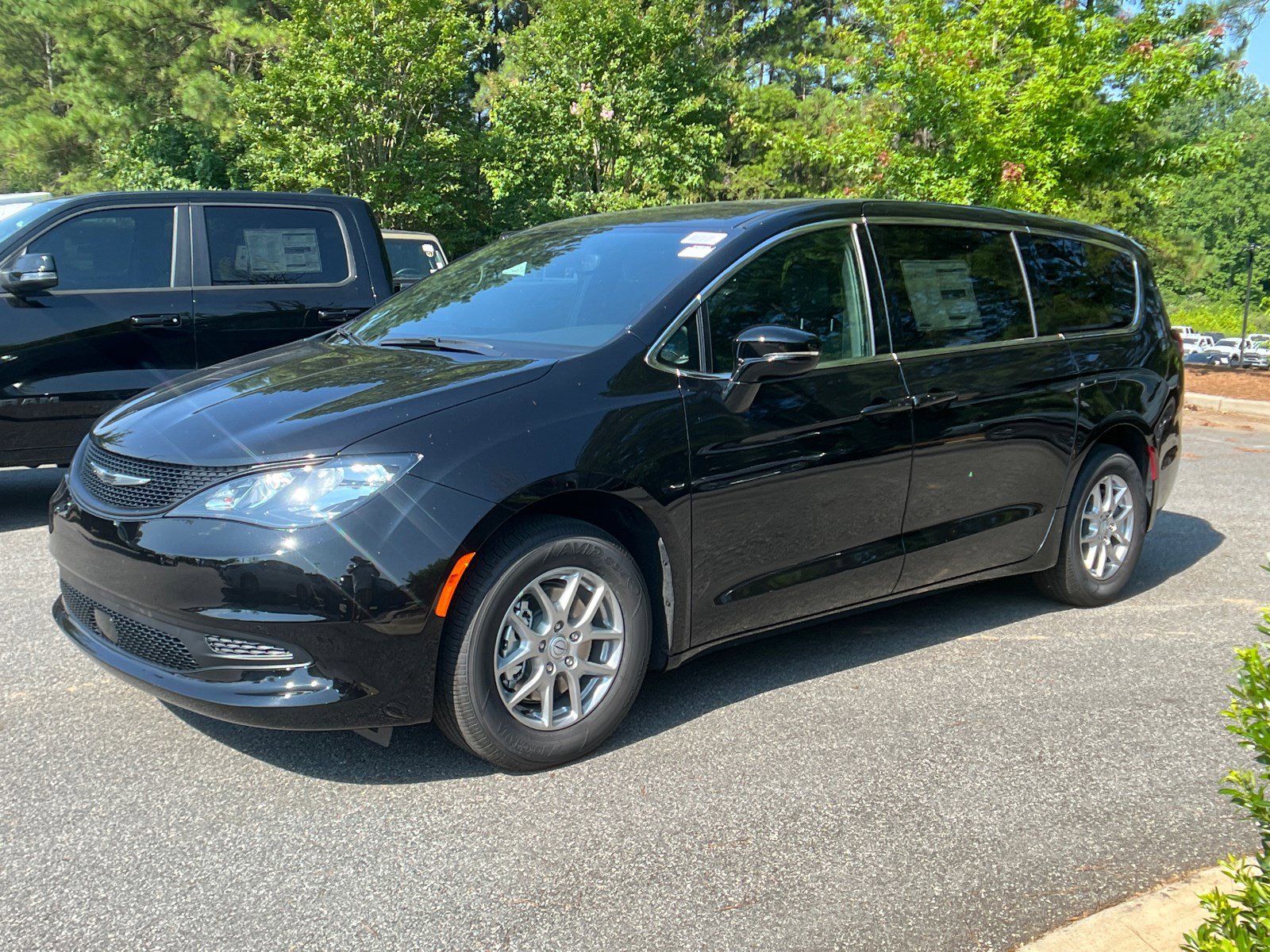 New 2025 Chrysler Voyager LX