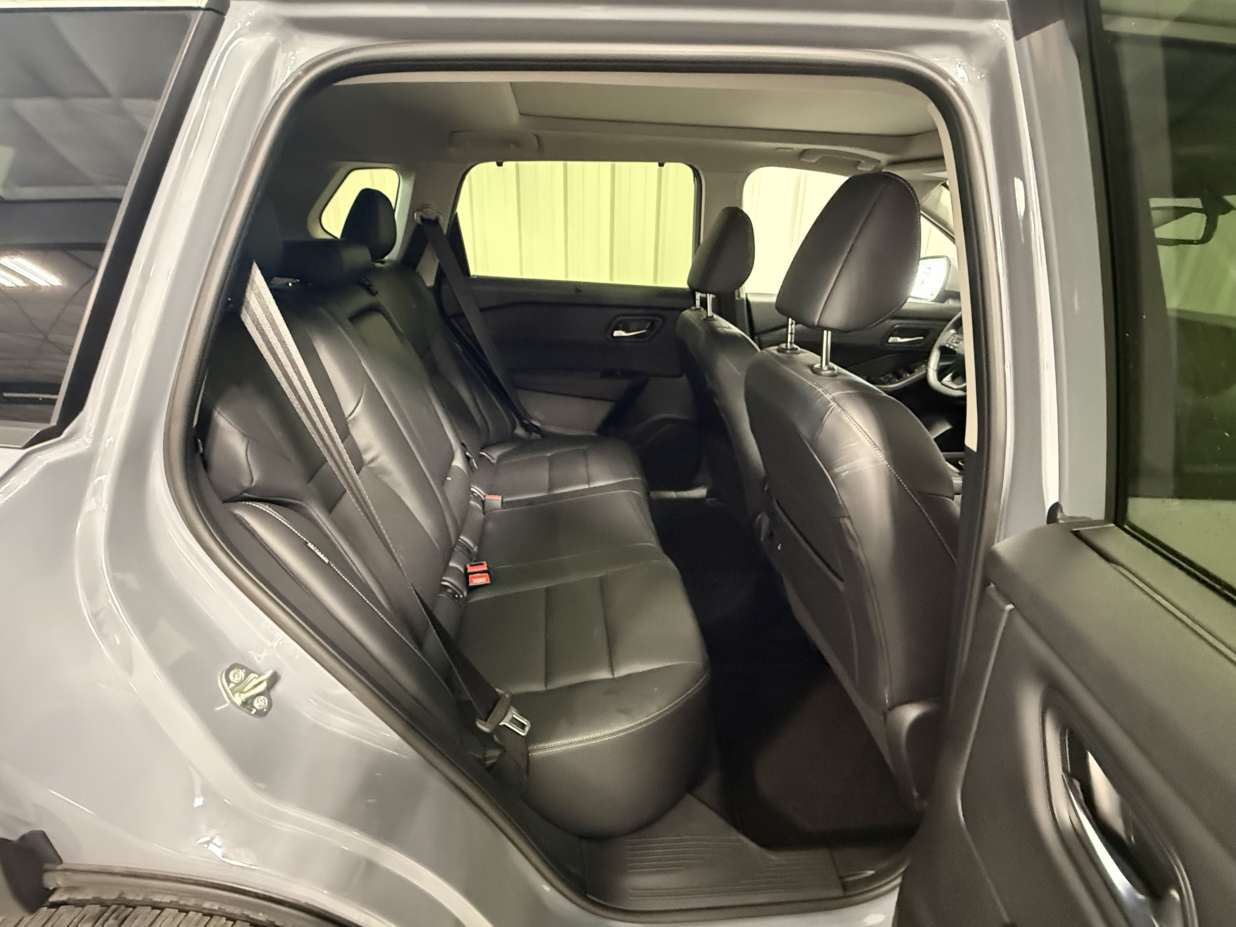 Used 2025 Nissan Rogue SL w/ Tech Package AWD/4WD image 9