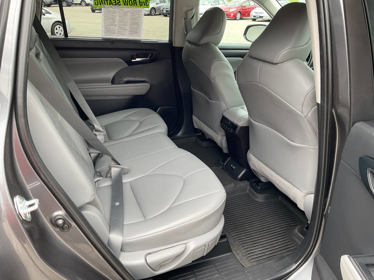 Used 2021 Toyota Highlander XLE AWD/4WD image 47