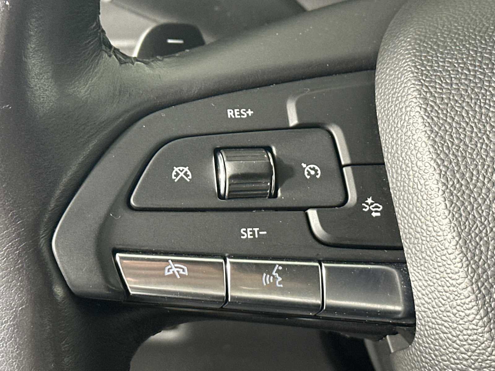 Used 2025 Cadillac XT4 Premium Luxury image 24