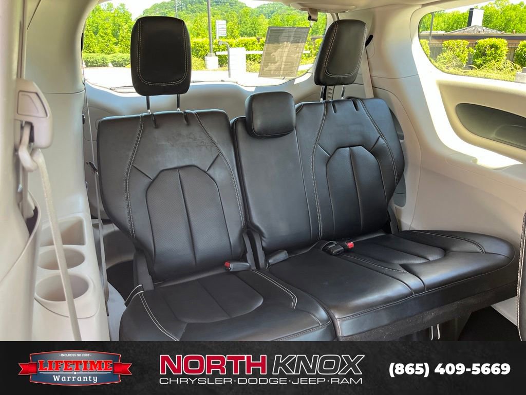 Used 2023 Chrysler Pacifica Touring-L FWD image 22