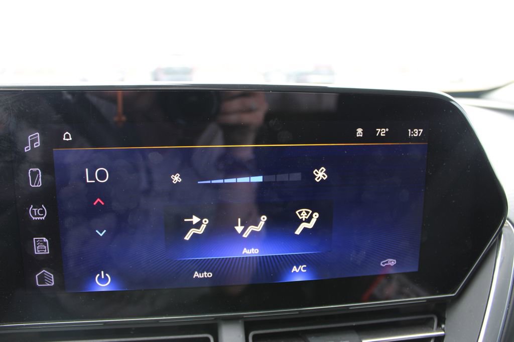 Used 2025 Chevrolet Trax LT image 47