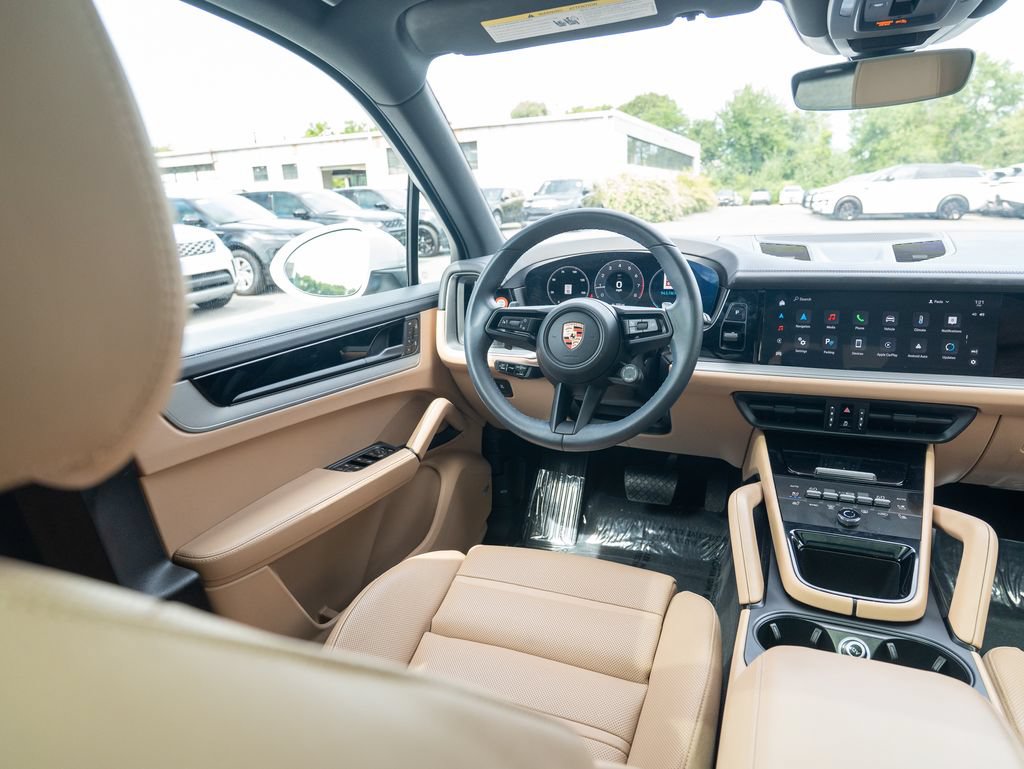 Used 2024 Porsche Cayenne AWD/4WD image 19