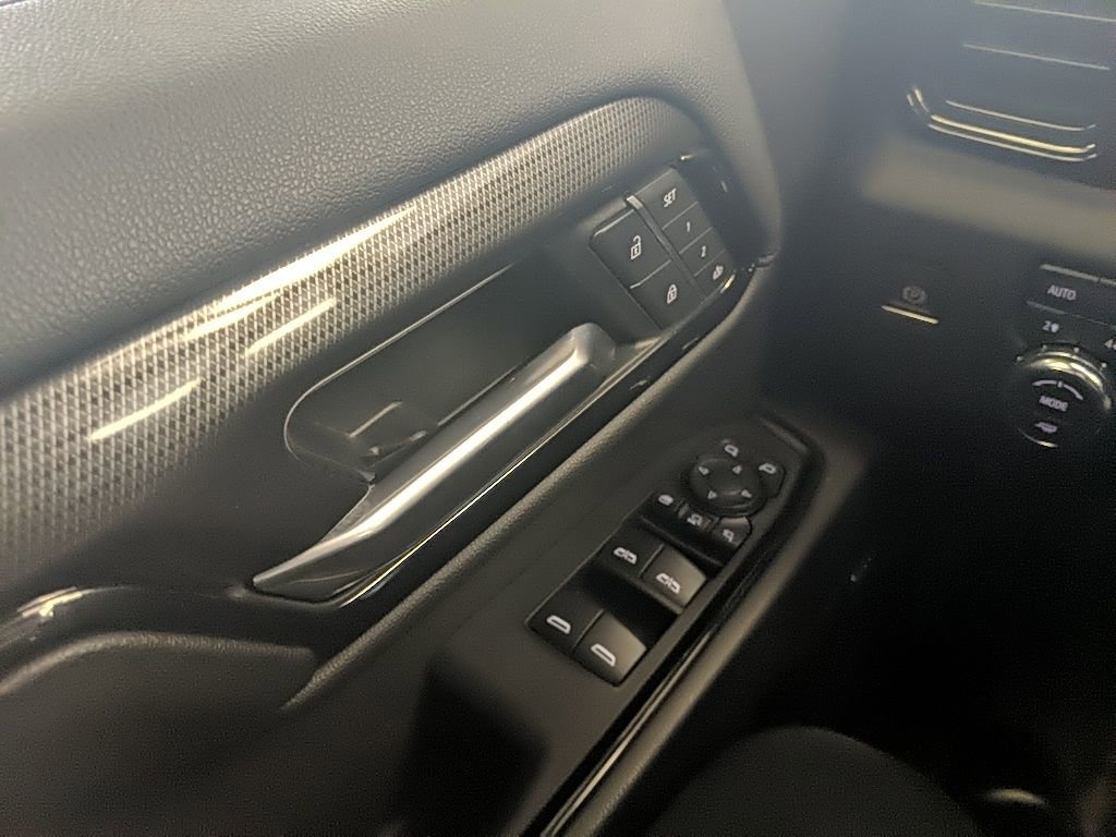 Used 2024 GMC Sierra 2500 AT4 w/ Technology Package image 28