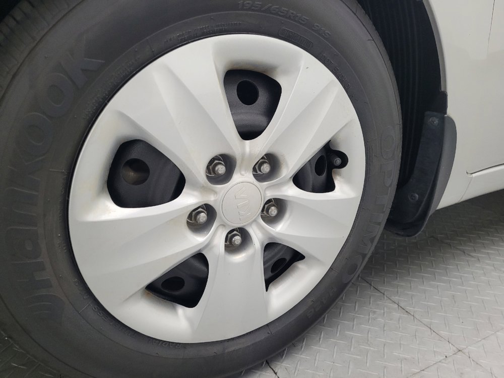 Used 2017 Kia Forte LX image 31