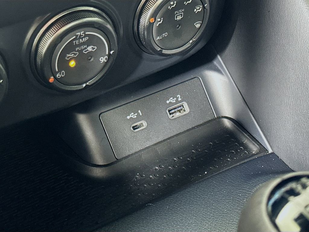 Used 2024 Nissan Z Performance w/ Floor Mat Package image 27