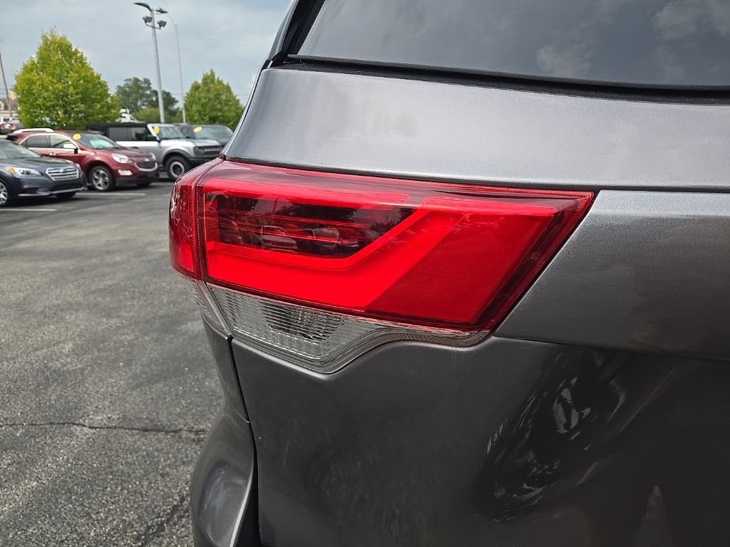 Used 2017 Toyota Highlander Limited Platinum AWD/4WD image 10