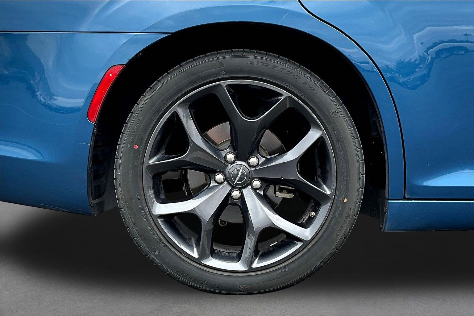 Used 2022 Chrysler 300 Touring w/ Sport Appearance Package RWD image 6