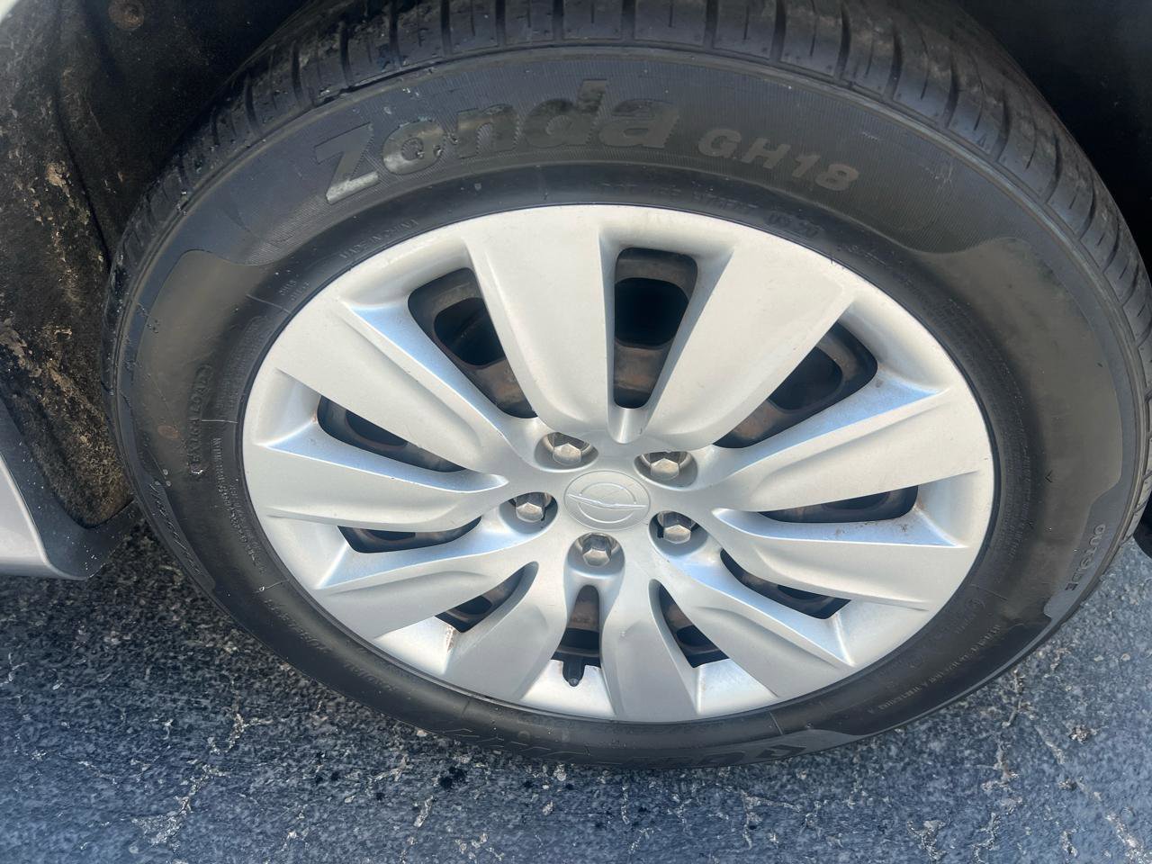 Used 2015 Chrysler 200 LX FWD image 20
