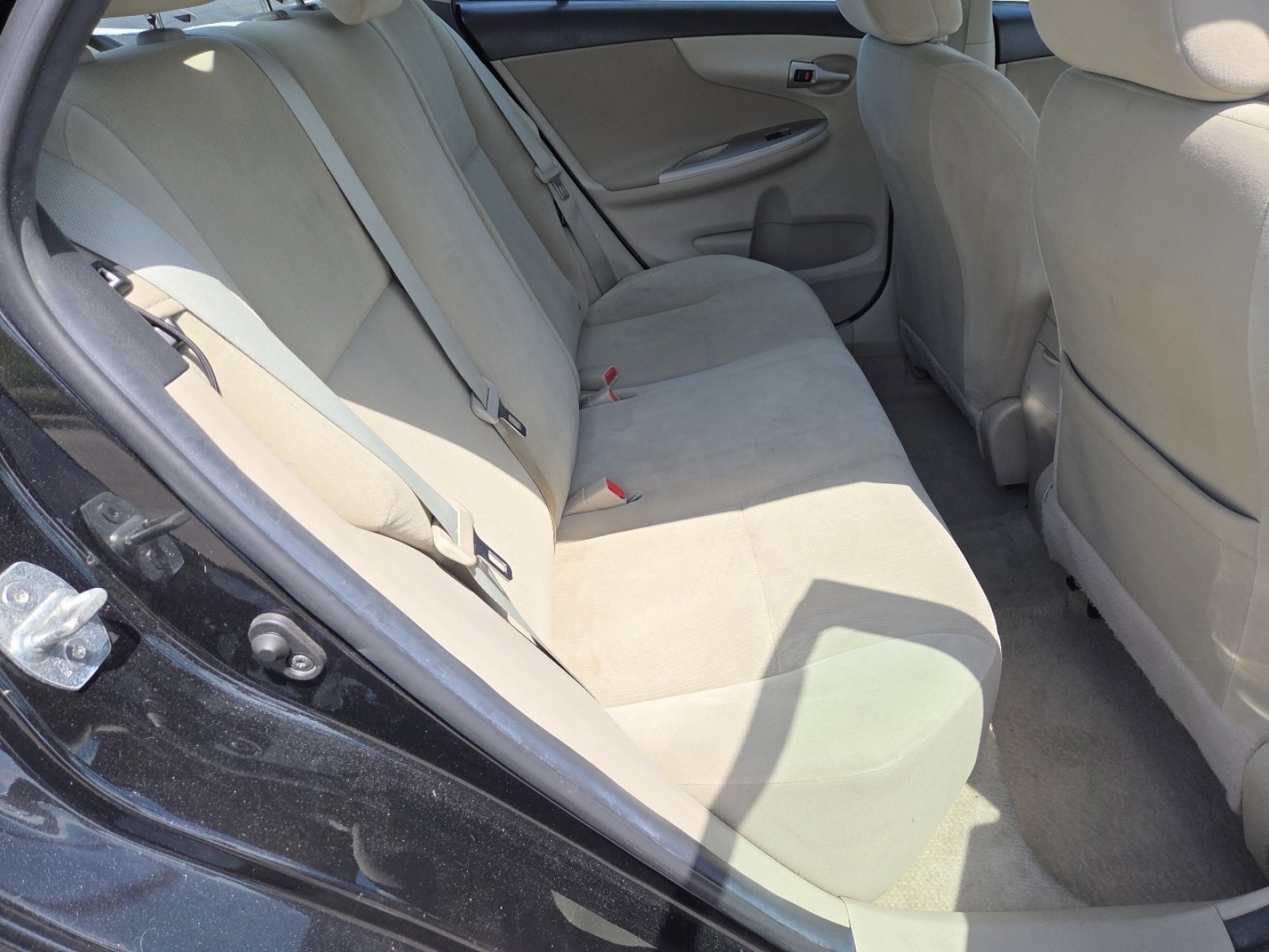 Used 2013 Toyota Corolla LE FWD image 18